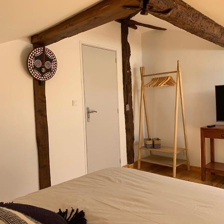 La Vue Sur Le Clocher Auriac-sur-Vendinelle Kültér fotó
