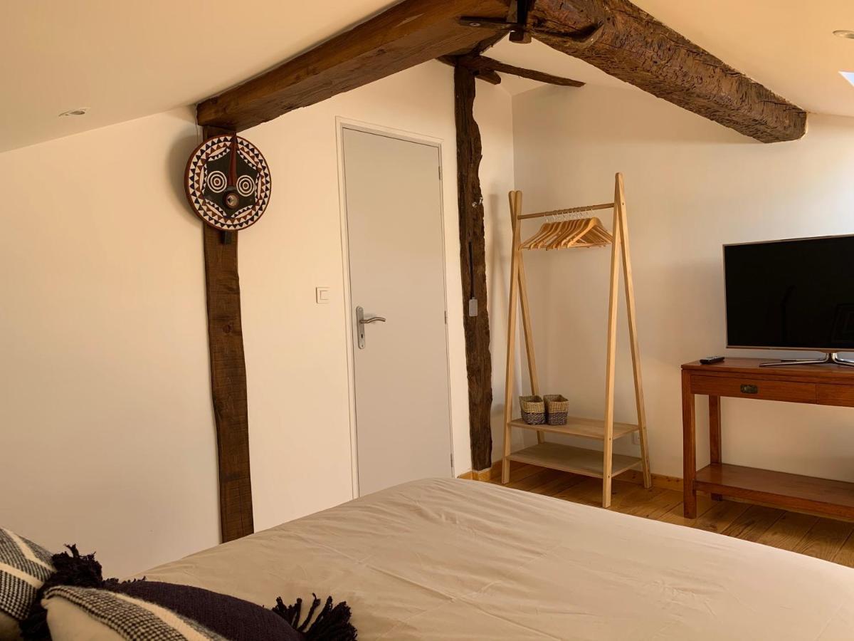 La Vue Sur Le Clocher Auriac-sur-Vendinelle Kültér fotó