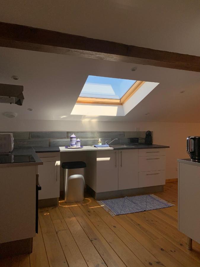 La Vue Sur Le Clocher Auriac-sur-Vendinelle Kültér fotó